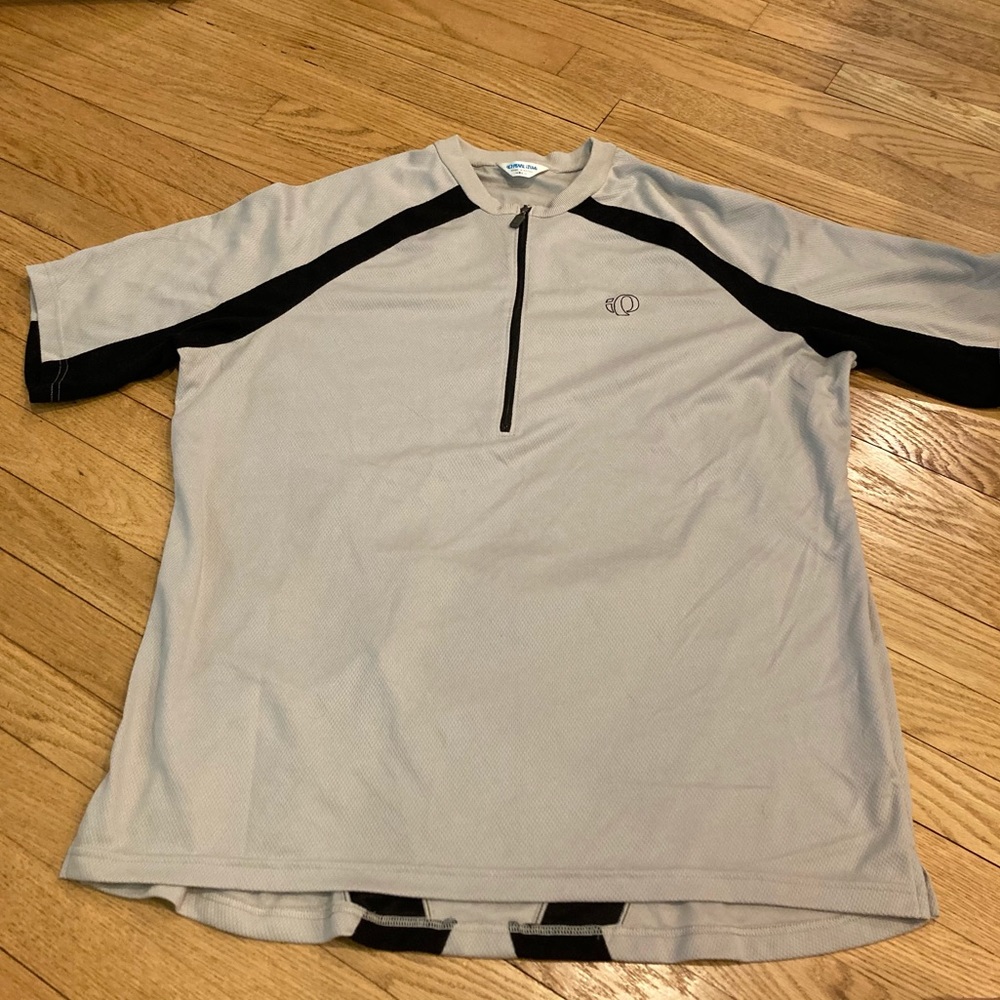Men’s Pearl Izumi cycling shirt